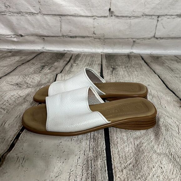 Montego Bay Club Leather Collections White Strap Sandals, Size 5, Pre-owned - Picture 2 of 5